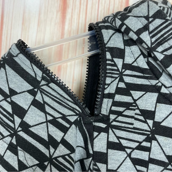 Zumba Thunderin Gray Cold Shoulder Zip Up Hoodie Sweatshirt (L) - Picture 4 of 16